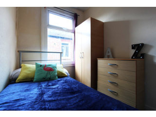 Single with single bed near Turnpike..