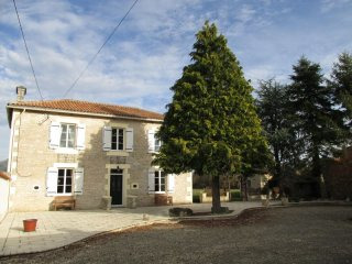 Stunning Detached Charentaise House In..