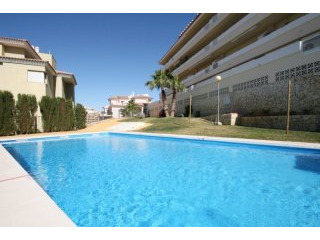 2 Bedroom Middle Floor Apartment