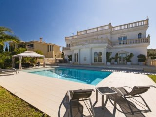 Extraordinary Luxury Villa With Sea..