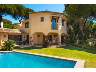 4 Bedrooms - Villa - Malaga - For Sale