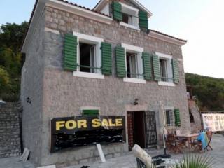 House at the sea, Pristan Kotor