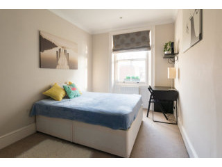 Single with double bed near Warwick..