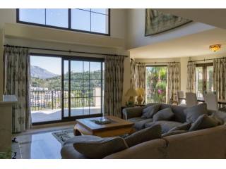 Villa - Immaculate 4 bedroom villa with..