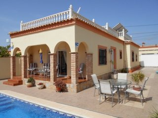 2 Bedrooms - Villa - Alicante - For Sale