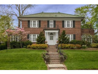 4 bedroom House For Sale: 16 Lyons..