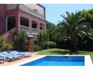 Villa for sale in El Rosario, Marbella..