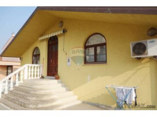 Istra, širi centar Pula, kuća sa dva stana