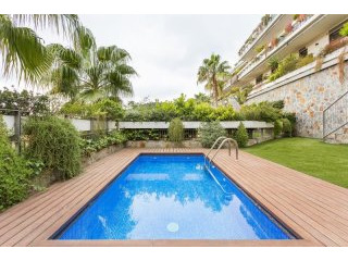 Charming Triplex with private pool for..