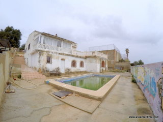 Large villa for sale in..