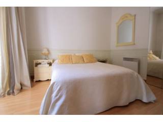 Menton. Town centre apartment. Fully..