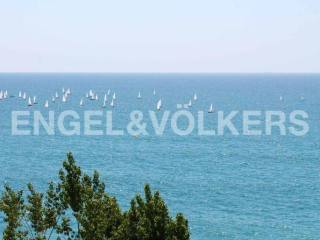 Exceptional location along Barcelona..