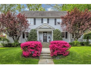 6 bedroom House For Sale: 26 Brookside..