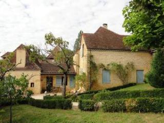 Sarlat, In A Quiet Location But Close..
