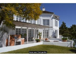 Villa for sale in Marbella Hill Club..