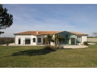 5 bedroom Villa For Sale: 86190 QUINCAY