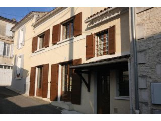 3-Bedroom Townhouse In The Heart Of..