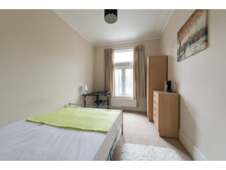 Single with double bed near Ealing..