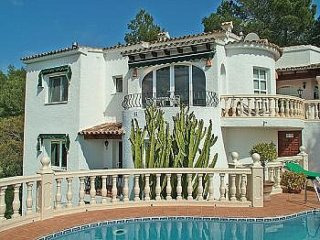 4 Bedrooms - Villa - For Sale