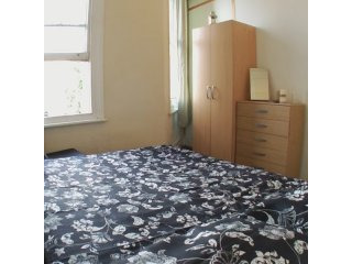 Cozy And Bright Double Bedroom Near..