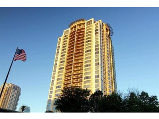 2 bedroom Flat For Sale: 1000 Uptown..