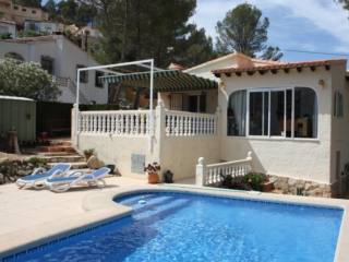 2 Bedrooms - Villa - Alicante - For Sale