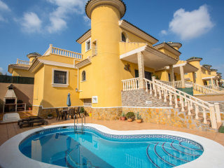 3 Bedrooms - Villa - Alicante - For Sale