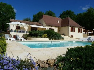House with Guest Accommodation and Pool