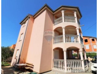 Medulin, apartmanska kuća 700m do mora