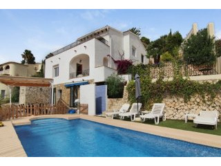 8 Bedroom 5 Bathroom Villa with Amazing..