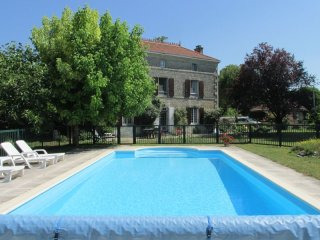 Beautifully Presented Maison De Maitre..