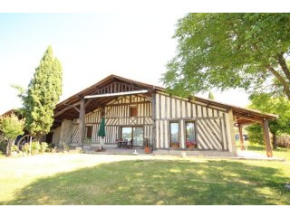 APS2914 Fantastic property including..