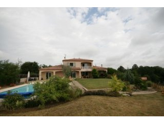 Contemporary villa with 4 beds/3 baths..