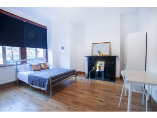 Single with double bed near Willesden..
