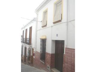 Town House - Spacious townhouse just..