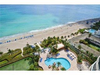 2 bedroom Flat For Sale: 17555 Collins..