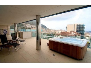 3 bedroom Apartment For Sale: Ocean..