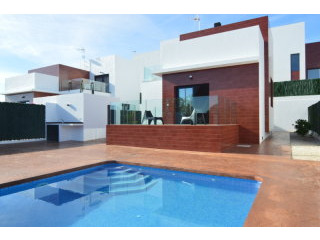 3 Bedrooms - Villa - Alicante - For Sale