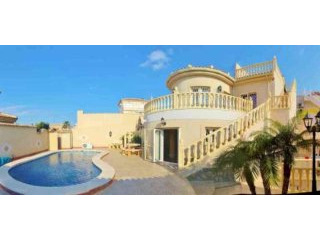 4 Bedroom 3 Bathroom Villa In Ciudad..