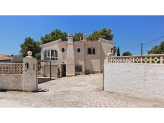 3 Bedroom 2 Bathroom Villa For Sale in..