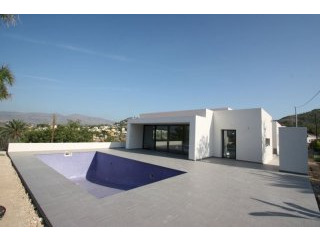Fabulous Modern Style 3 Bed 2 Bath..