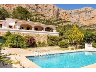 Amazing south facing villa in Montgo..