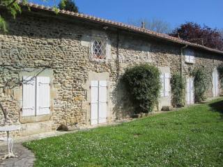 Large & very pretty 2 bedroom stone..