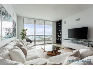 3 bedroom Flat For Sale: 900 Biscayne..