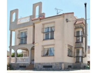 4 BED BEACH LOCATION - DETACHED VILLA