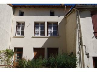 Lovely Ruffec townhouse