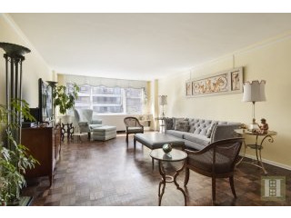4 bedroom Apartment For Sale: 175 EAST..