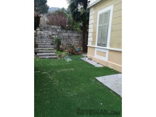 Opatija, centar,97m2, vrt, konoba, 2 sp. sobe + db