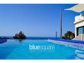 Exceptional villa in Las Rotas With..