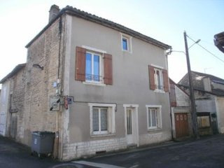 Stone Townhouse With Garage And Garden